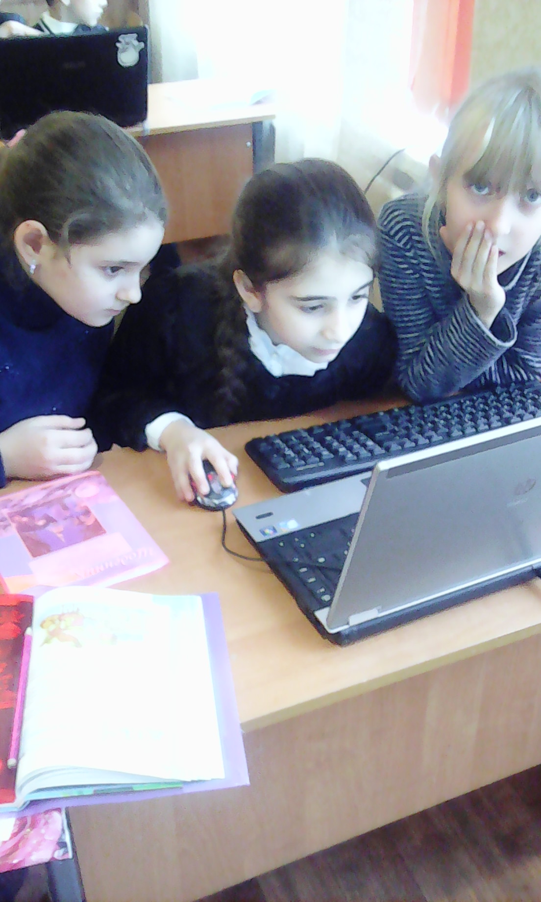 Ученики 3-го класса за работой